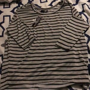 Striped quarter sleeve shirt